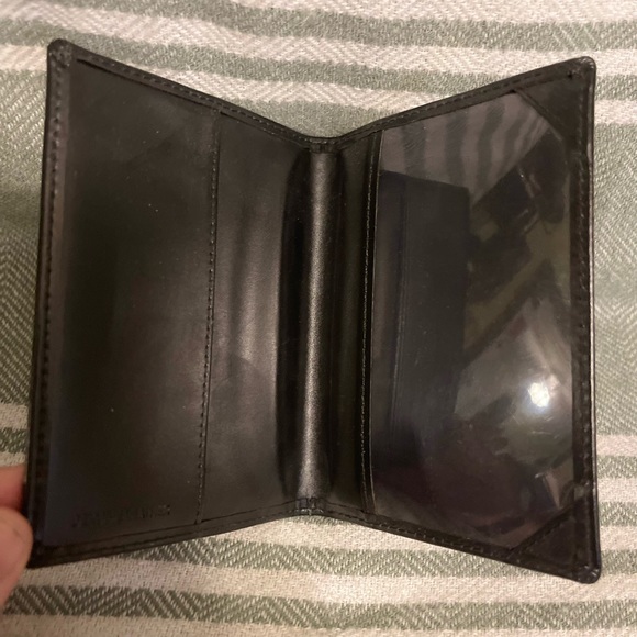 Unknown Black Leather Passport Case New - Picture 2 of 3